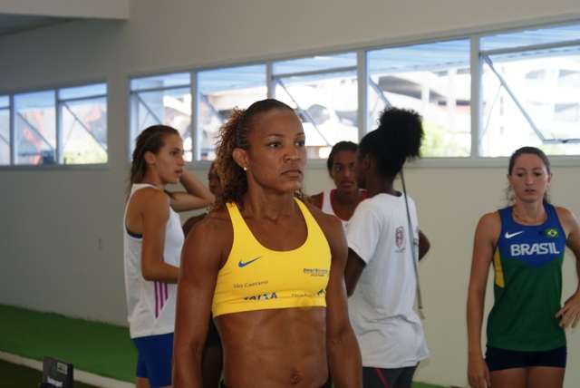 Janaína Aparecida, Keila Costa e o resto da equipe de Atletismo da BM&FBovespa iniciam preparações para os Jogos Pan-Americanos