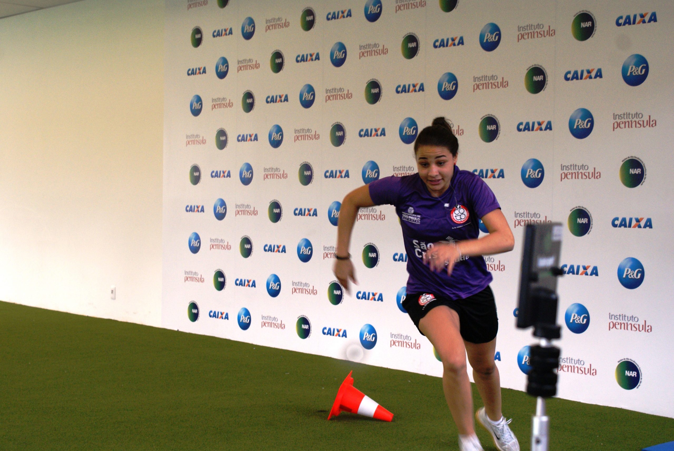 Jogadoras de futebol do Centro Olímpico são reavaliadas