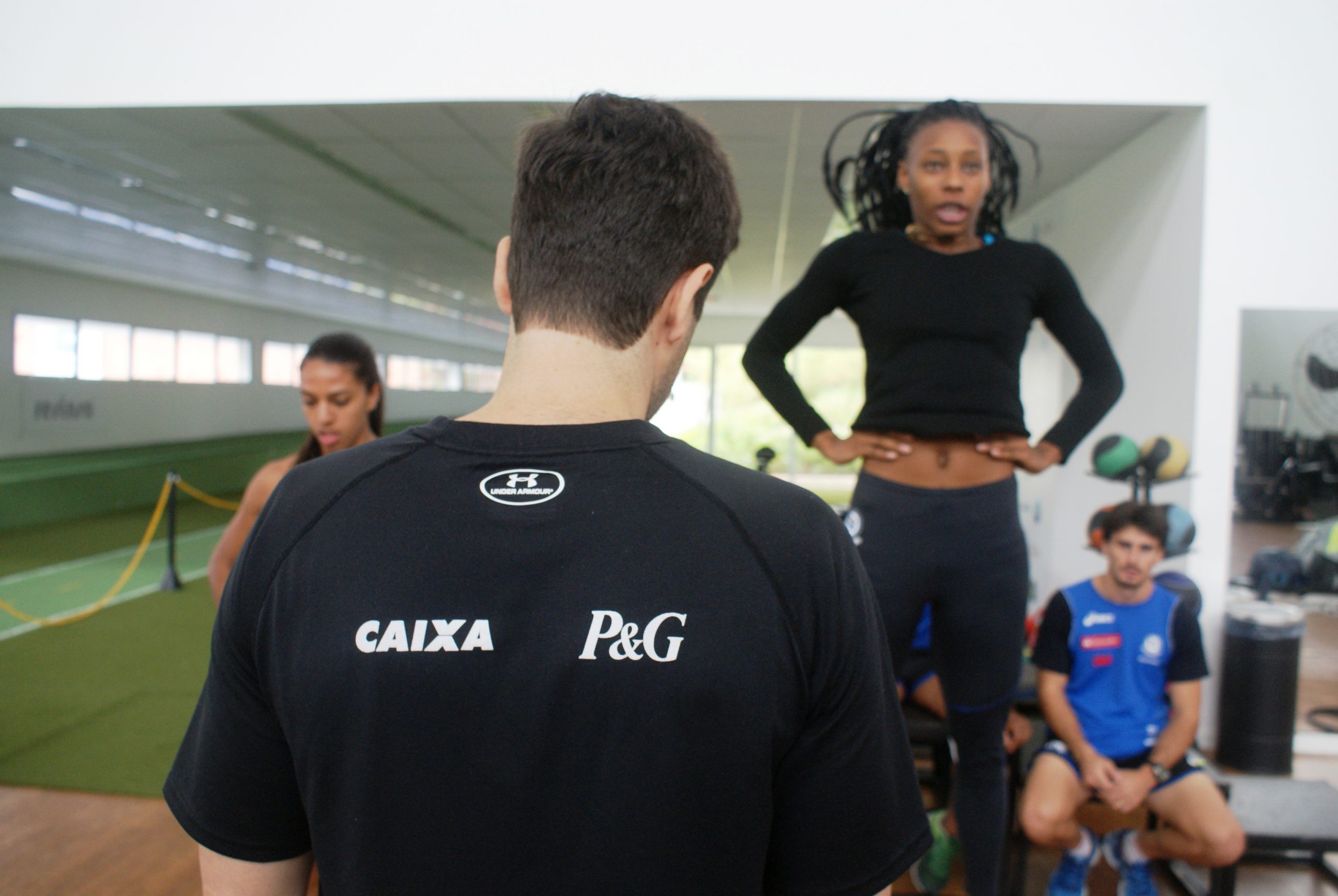 Atletas de salto com vara do Clube Pinheiros retornam ao NAR