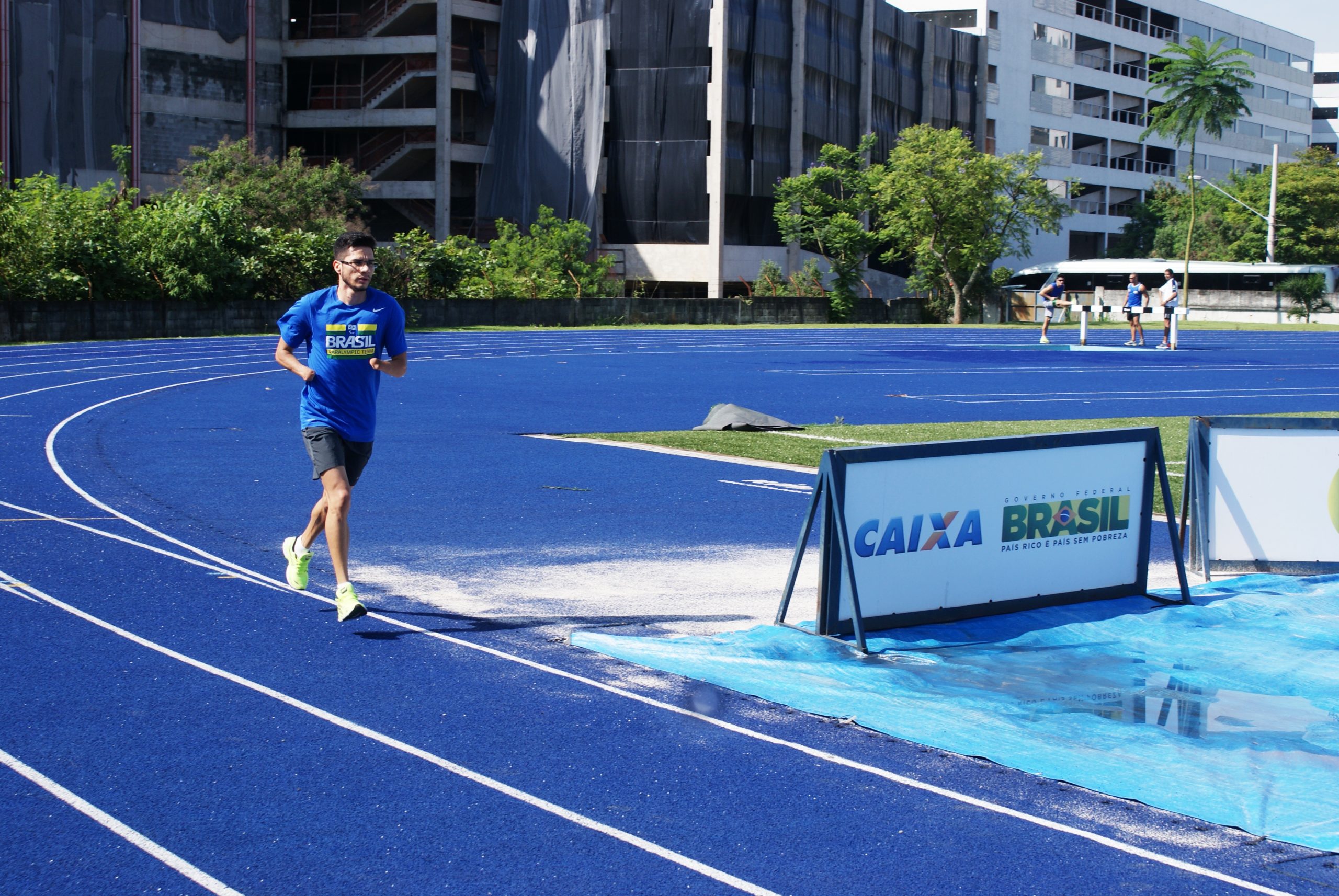 Atletas paralímpicos retornam das férias após medalhas no Mundial de Doha