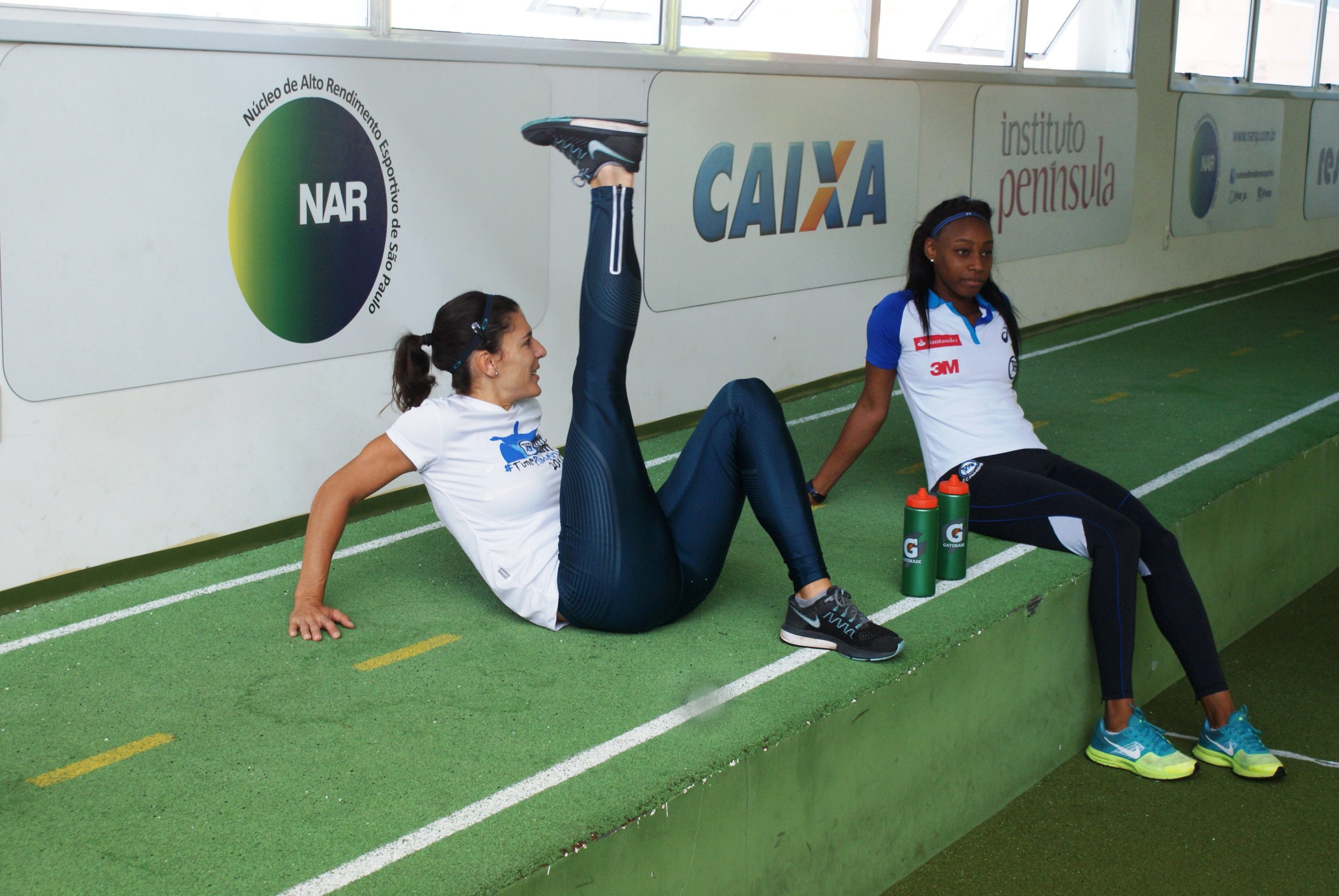 Atletas de salto com vara do Clube Pinheiros são avaliados no NAR