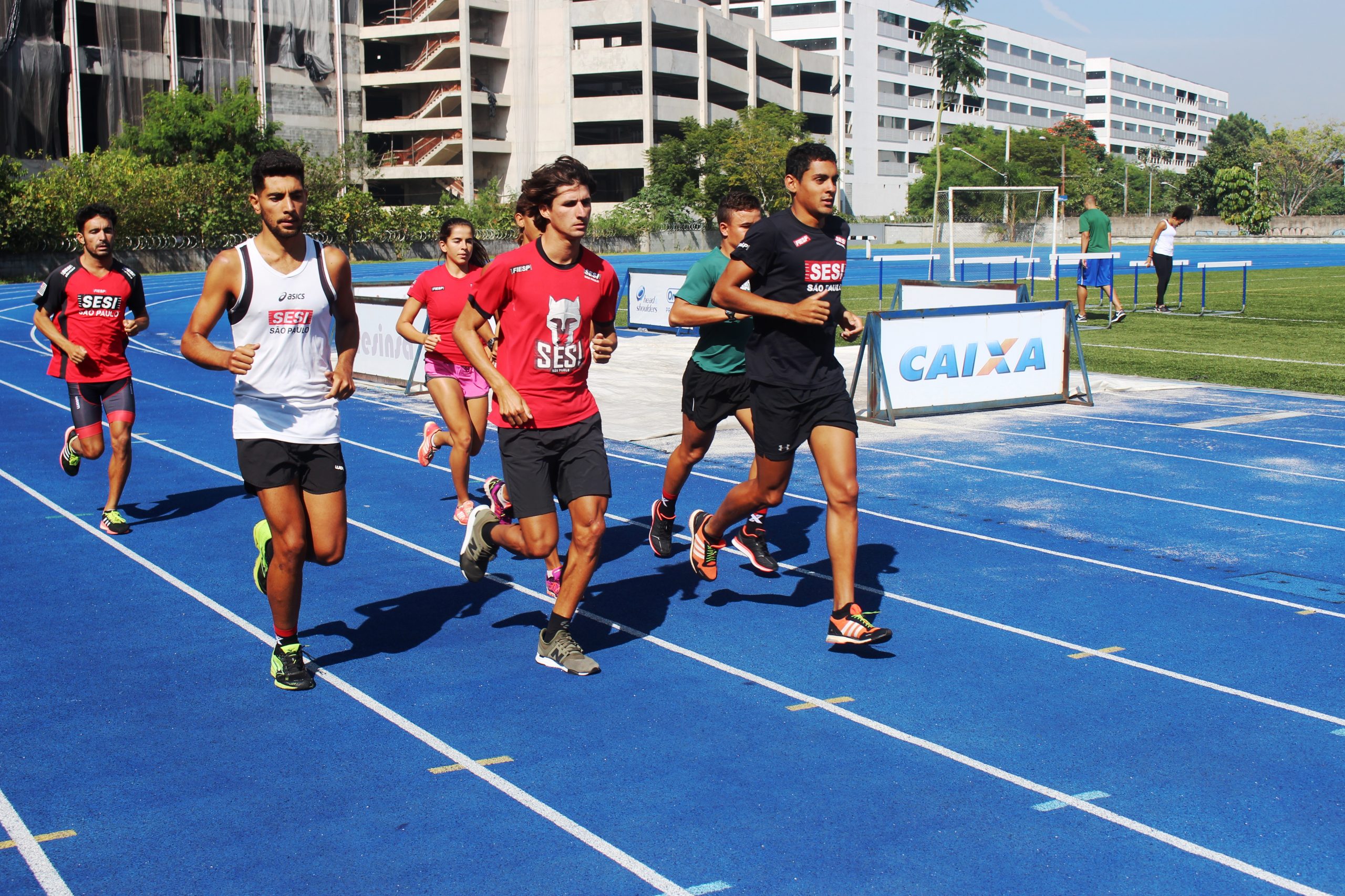 Equipe SESI-São Paulo de triatlo se prepara para Campeonato Brasileiro no NAR-SP