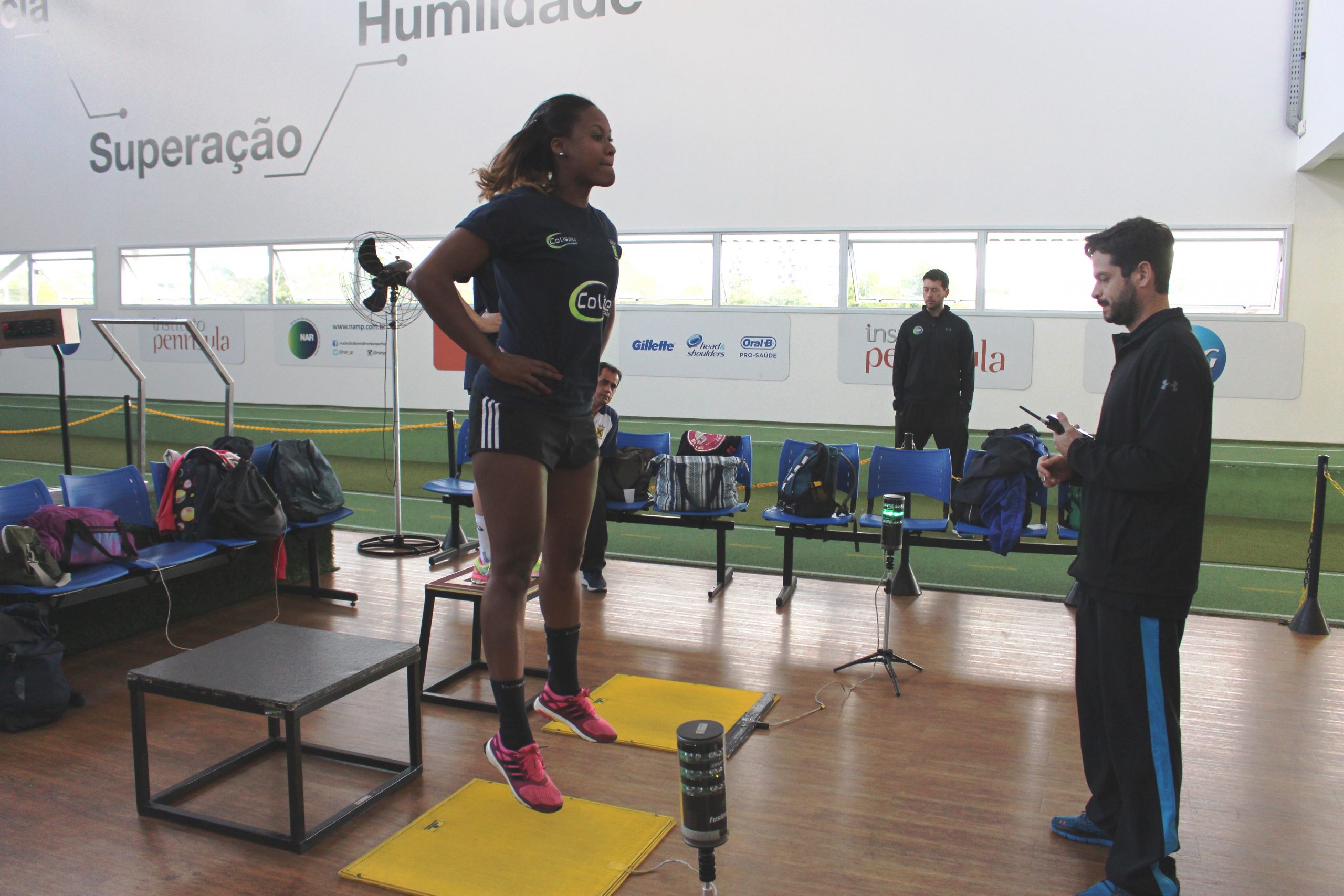 Equipe de handebol feminino do Santo André passa por avaliações no NAR-SP