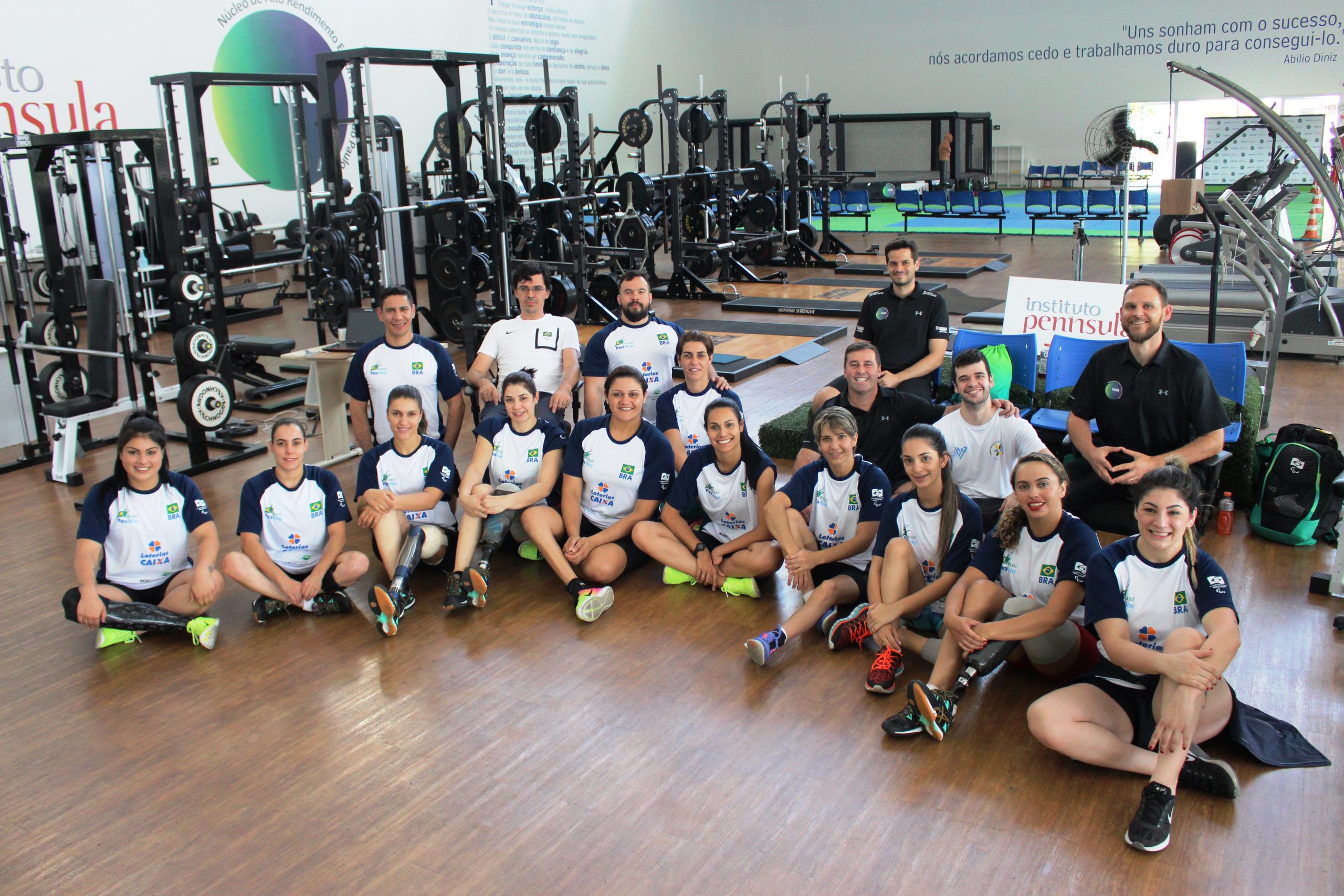 Medalhista nos Jogos Paralímpicos, seleção feminina de vôlei sentado é avaliada no NAR-SP