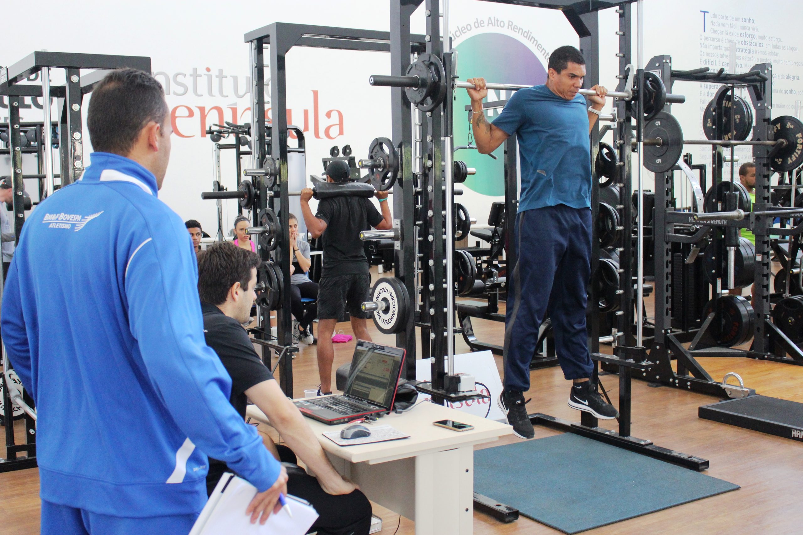 Atletas do Centro Olímpico e do clube B3 Atletismo participam de estudo científico do NAR-SP