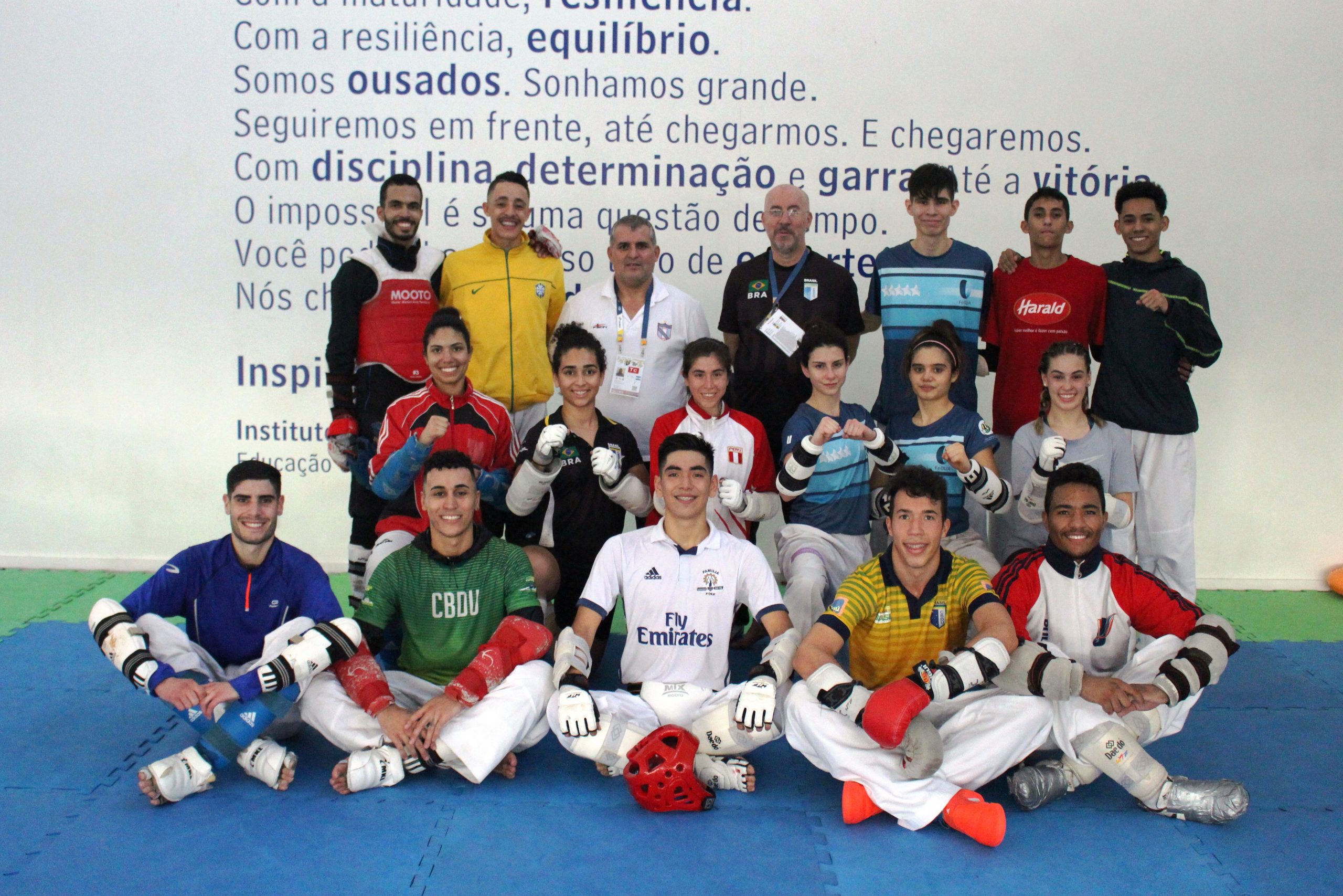 Atletas internacionais de taekwondo treinam com Equipe Carlos Negrão