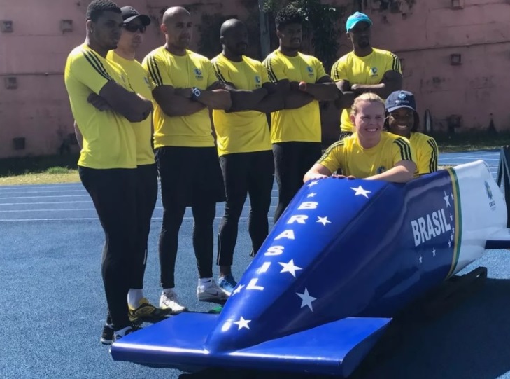 Visando Jogos de PyeongChang, equipe brasileira de bobsled apresenta nova pista