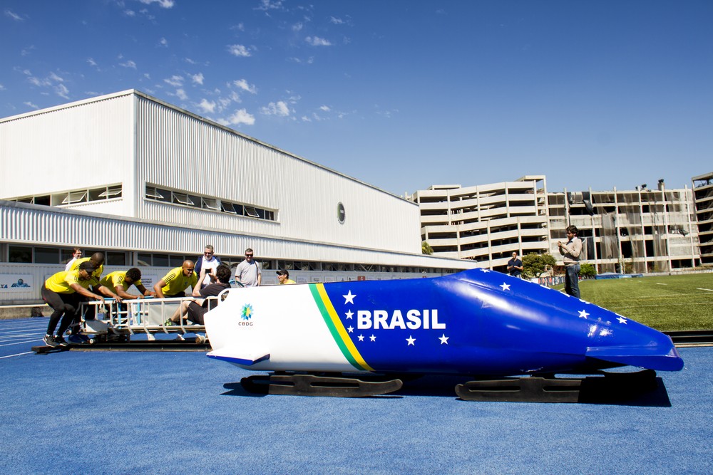 Piloto da seleção brasileira de bobsled vibra com vaga olímpica: “Vamos fazer história”