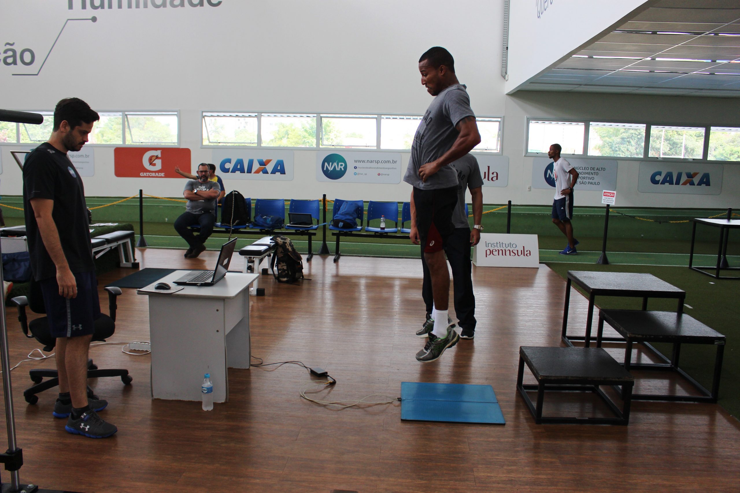 Visando luta em abril, Robson Conceição vem à São Paulo